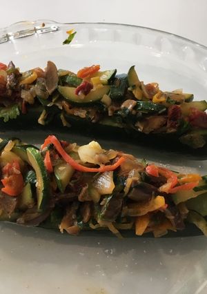 Una foto de Calabacín Relleno de vegetales