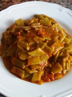 Una foto de Judías con tomate y chorizo