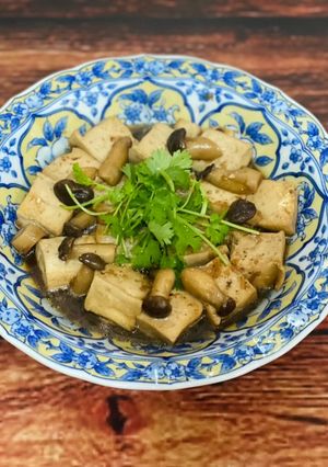 Hình của món Nấm Đùi Gà Kho Đậu Hũ.