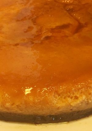 Una foto de Chocoflan / pastel imposible 🍮😋 a baño María en la estufa