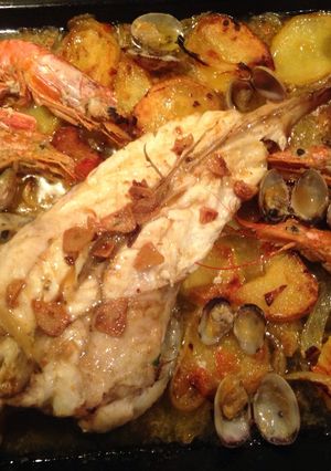 Foto principal de Rape al horno con marisco