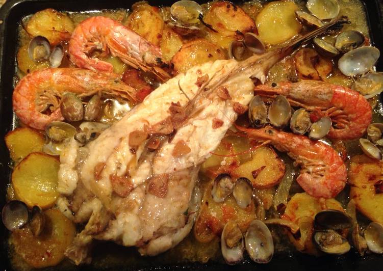 Rape al horno con marisco
