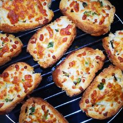A picture of Cheese Garlic Bread.