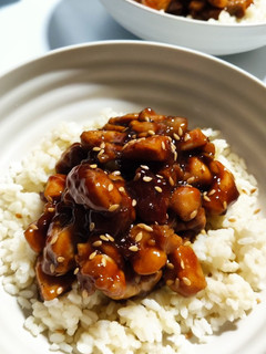 Una foto de Pollo con salsa teriyaki