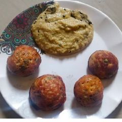 A picture of Paddu with Chutney.