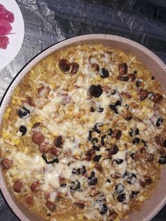 صورة لوصفة معكرونة بصوص البيتزا