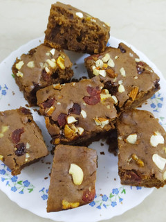 चौको नट्स व्हीट केक (choco nuts wheat cake recipe in Hindi) रेसिपी मुख्य फोटो