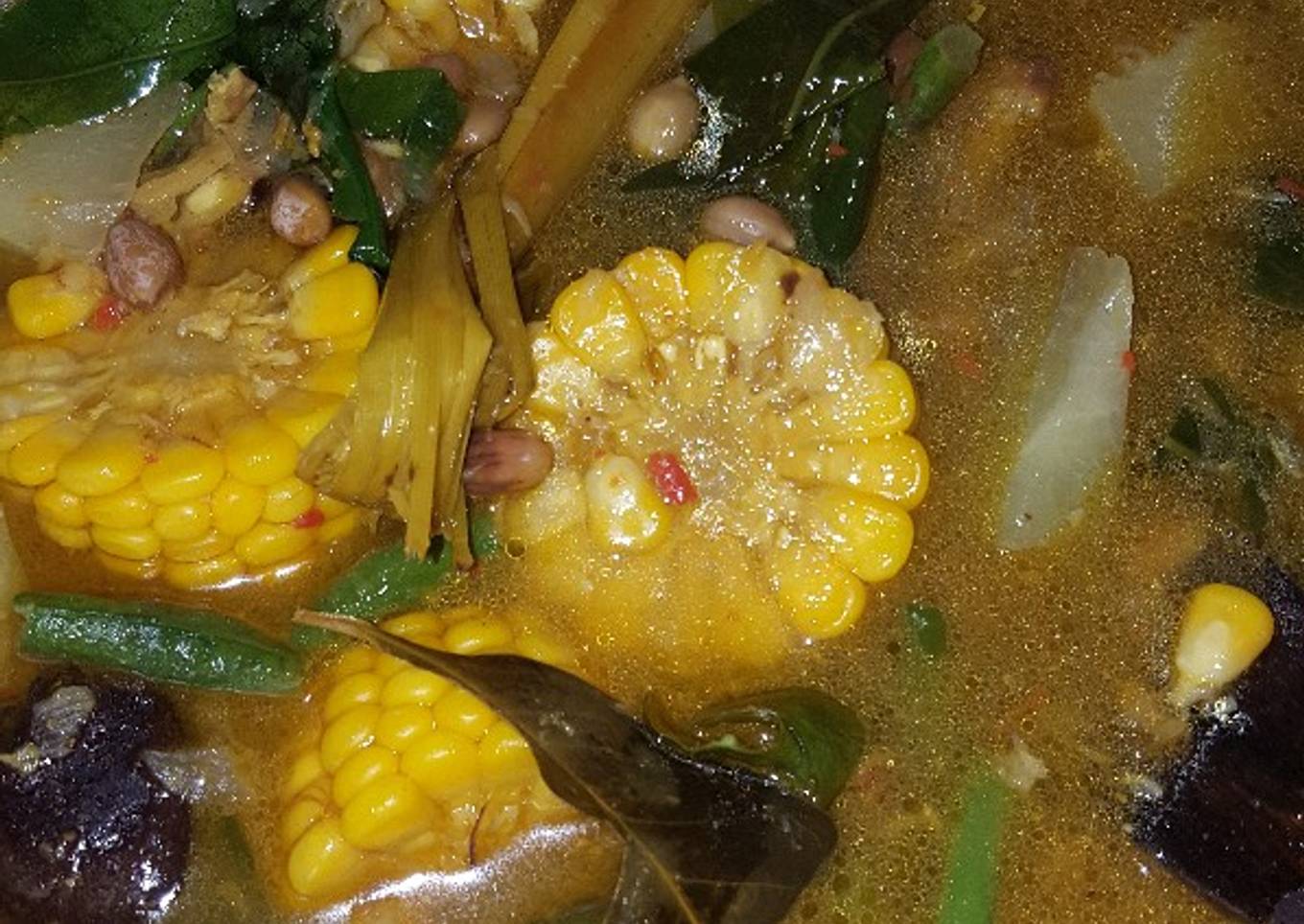 Asam dengan sayuran kuning