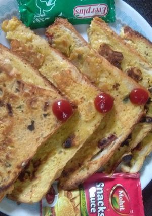 A picture of Besan ke crispy toast.