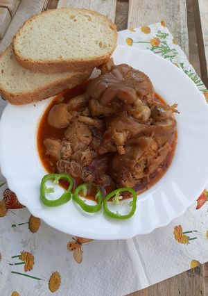 Körmös csülökpörkölt bográcsban recept fotója