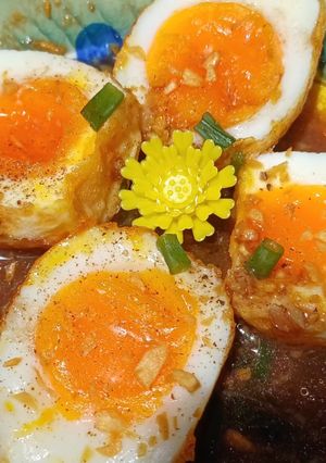 Hình của món Trứng lòng đào chiên sốt me.