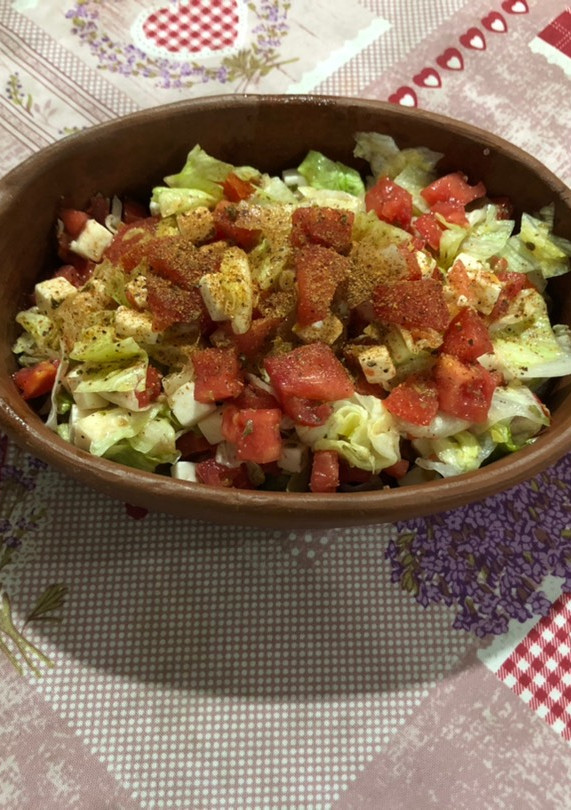 Una foto de Ensalada mixta con queso de cabra