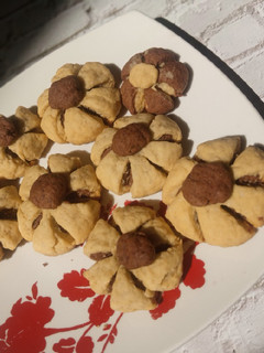 A picture of Flower cookies.