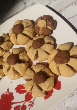 A picture of Flower cookies.
