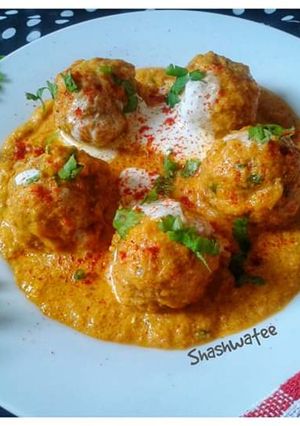 A picture of Chicken malai kofta curry.