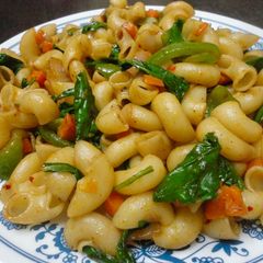 A picture of Macaroni - Vegetables stir fry.