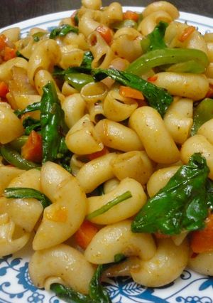 A picture of Macaroni - Vegetables stir fry.