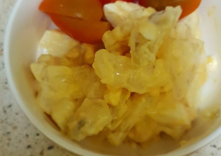 Langkah Mudah Menyiapkan Egg &amp; Potato Salad Lezat