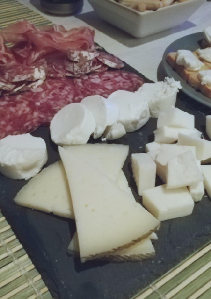 Una foto de ~Tabla de embutidos~ Cena rápida