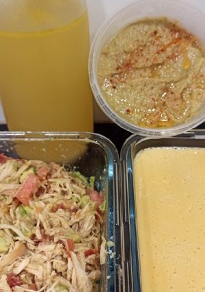 Una foto de Crockpot: caldo, hummus de lentejas, pollo y crema de calabaza