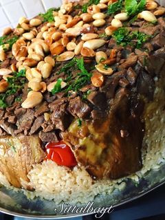 صورة لوصفة مقلوبة باللحمة