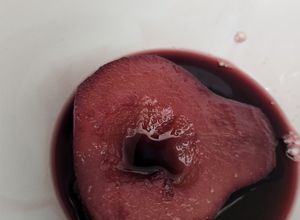 Una foto de Peras al Vino
