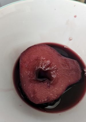 Una foto de Peras al Vino