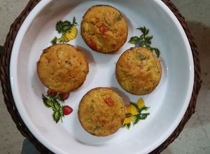 Una foto de Muffins de champiñones con cebolla y morrón