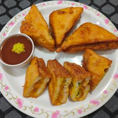 A picture of Potato Bread Pakora.
