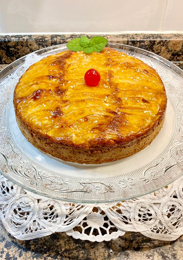 Una foto de Pastel de manzanas y galletas
