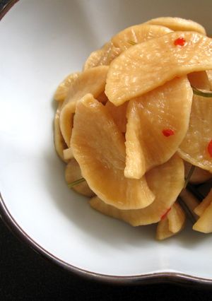 A picture of Extra Crunchy Pickled Daikon.