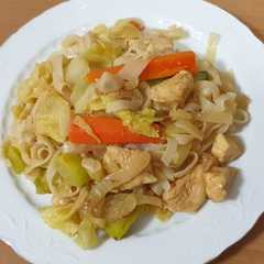 Una foto de Noodles de arroz con verduras
