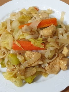 Una foto de Noodles de arroz con verduras