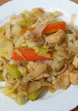 Una foto de Noodles de arroz con verduras