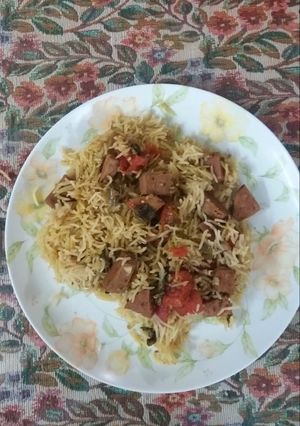 A picture of Chicken salami chunks biryani.