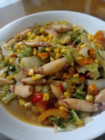 Langkah Gampang Menyiapkan Resep  Cumi Asin dengan Sawi &amp; Jagung Manis yang Lezat, Bikin Ketagihan