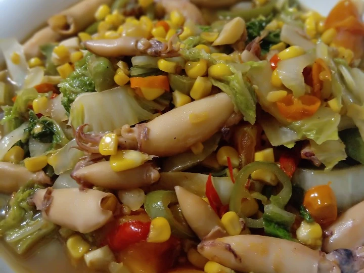 Langkah Gampang Menyiapkan Resep  Cumi Asin dengan Sawi &amp;amp; Jagung Manis yang Lezat, Bikin Ketagihan