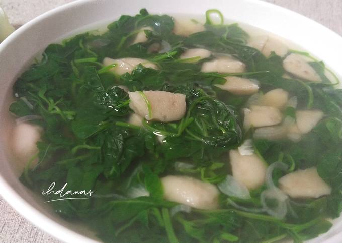 Cara membuat Bening Bayam Bakso Bumbu Iris Cara membuat Bening Bayam Bakso Bumbu Iris