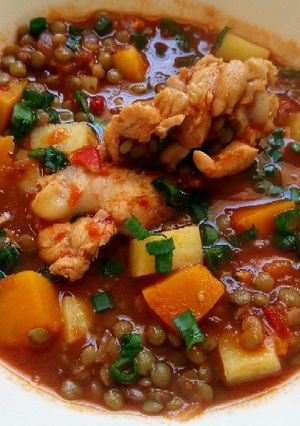 Una foto de Guiso de lentejas con alitas de pollo