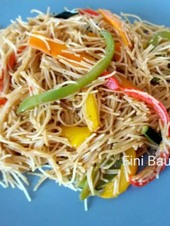 Una foto de Wok de fideos chinos