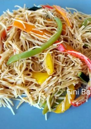Una foto de Wok de fideos chinos