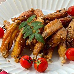 A picture of Japanese Fried Chicken Wings.