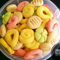 A picture of Colored Cookies.