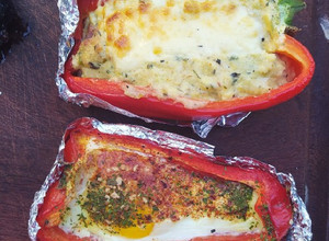 Una foto de Pimientos rellenos a la parrilla! Imperdibles.