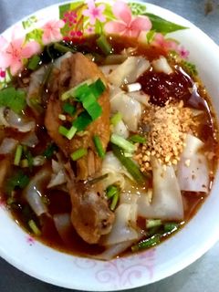 รูปของ ต้มยำเส้นใหญ่น่องไก่