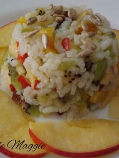 Una foto de Ensalada de arroz con frutas
