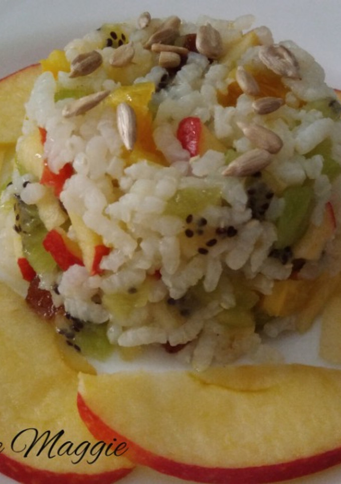 Una foto de Ensalada de arroz con frutas