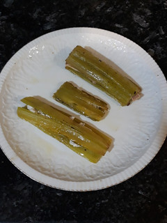 Una foto de Canapés con palas de acelgas