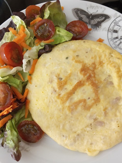 Una foto de Tortilla de atún y queso parmesano