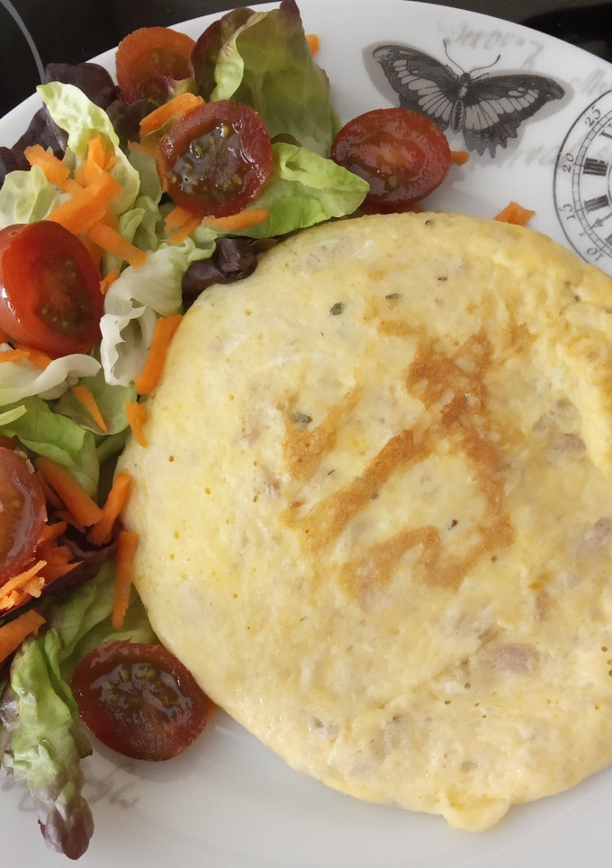 Una foto de Tortilla de atún y queso parmesano